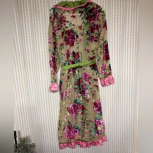 Floral Robe with Pink and Green Accents - Picture 4 of 4